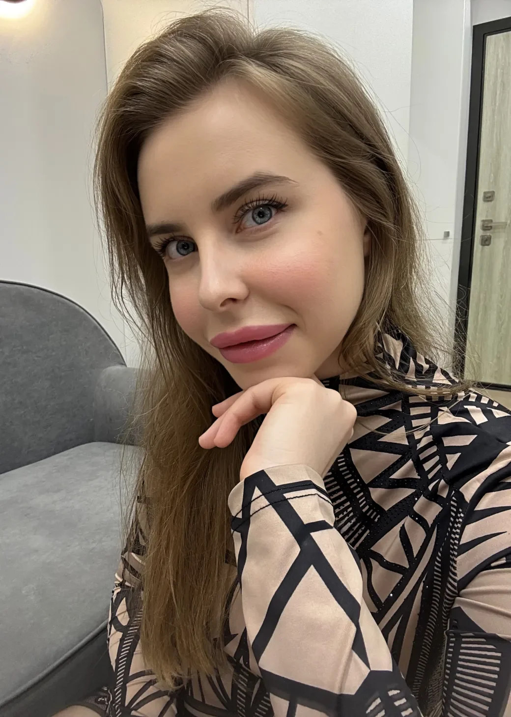 Angelina thumbnail 3