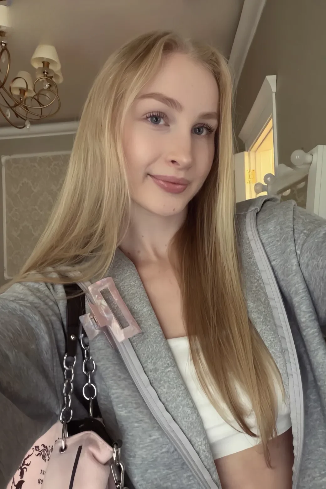 Chloe thumbnail 3