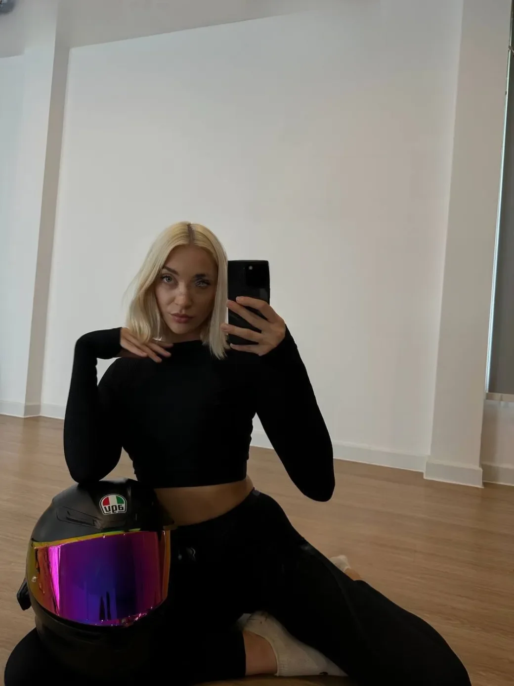 Kira thumbnail 10