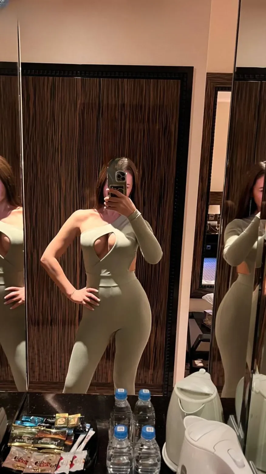Victoria GFE thumbnail 3