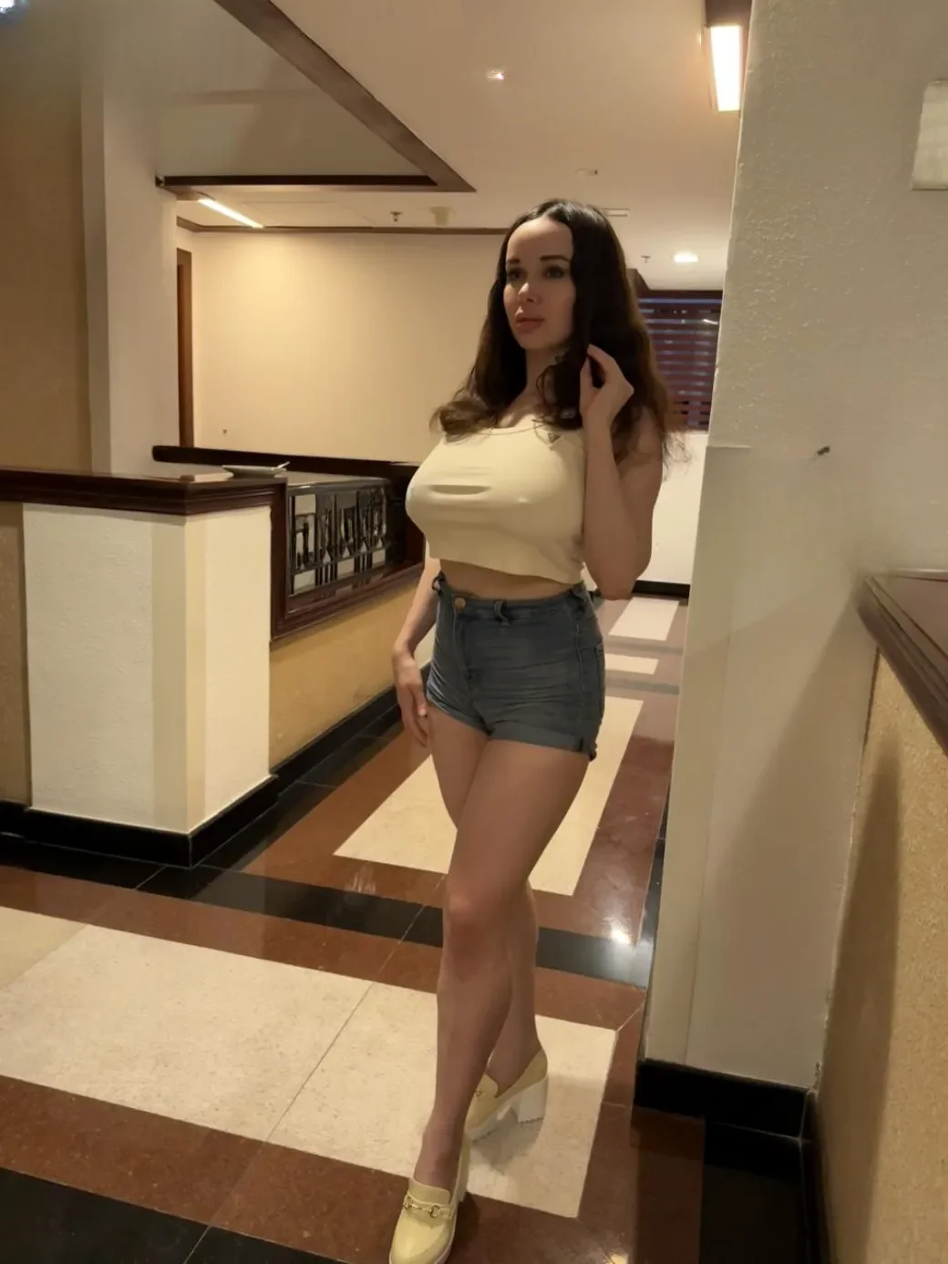 Laura thumbnail 15